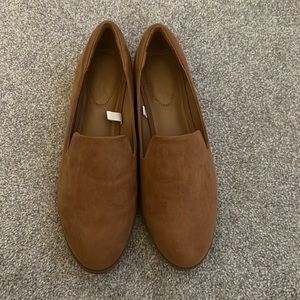 BRAND NEW NEVER WORN WOMENS LOAFERS SIZE 8